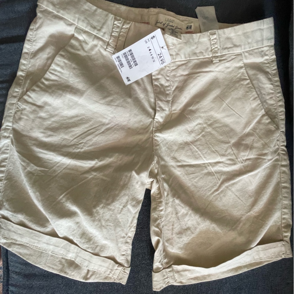 H&M cream colored Bermuda shorts